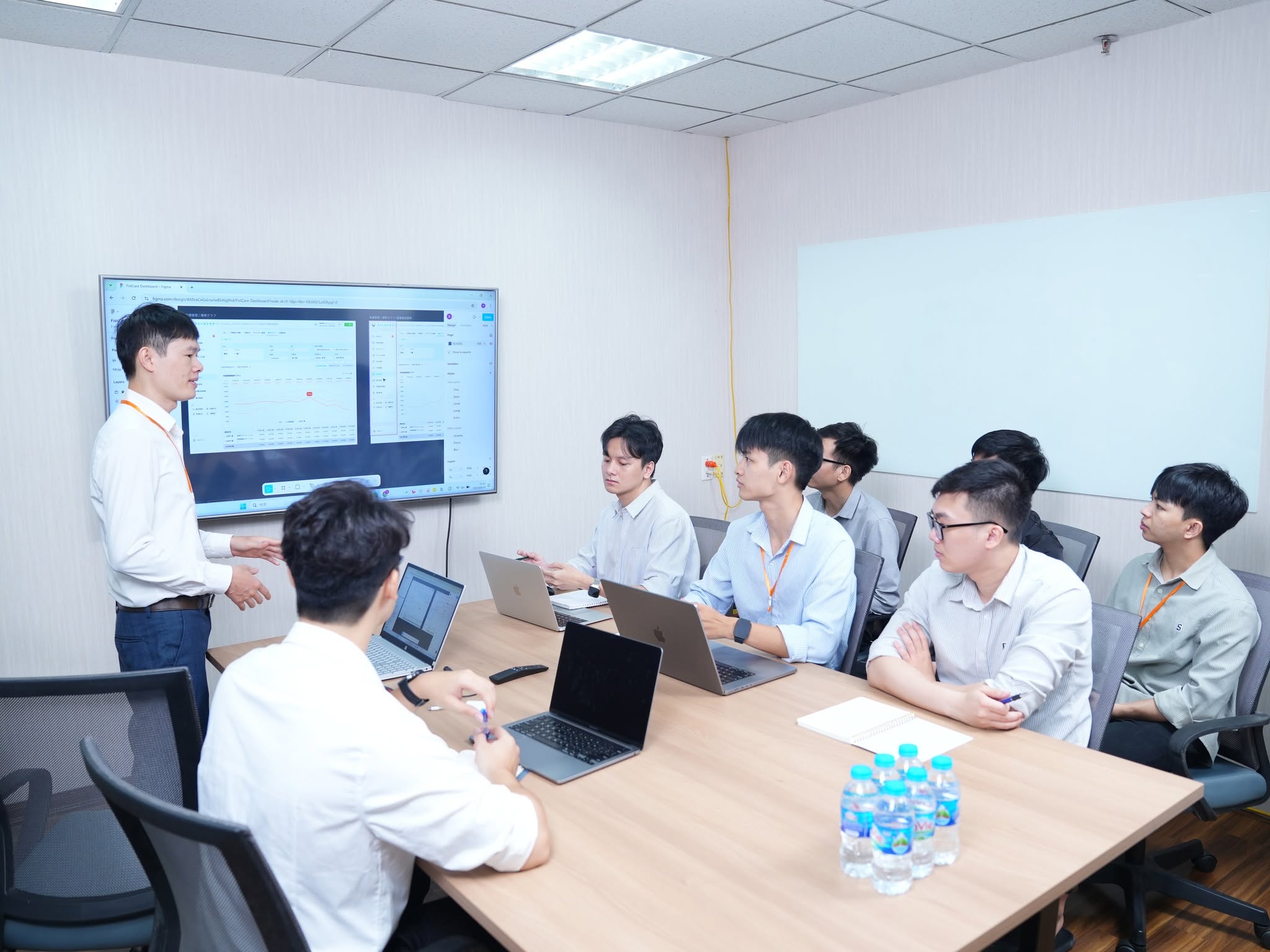 Họp kỹ thuật & Phân tích tính năng